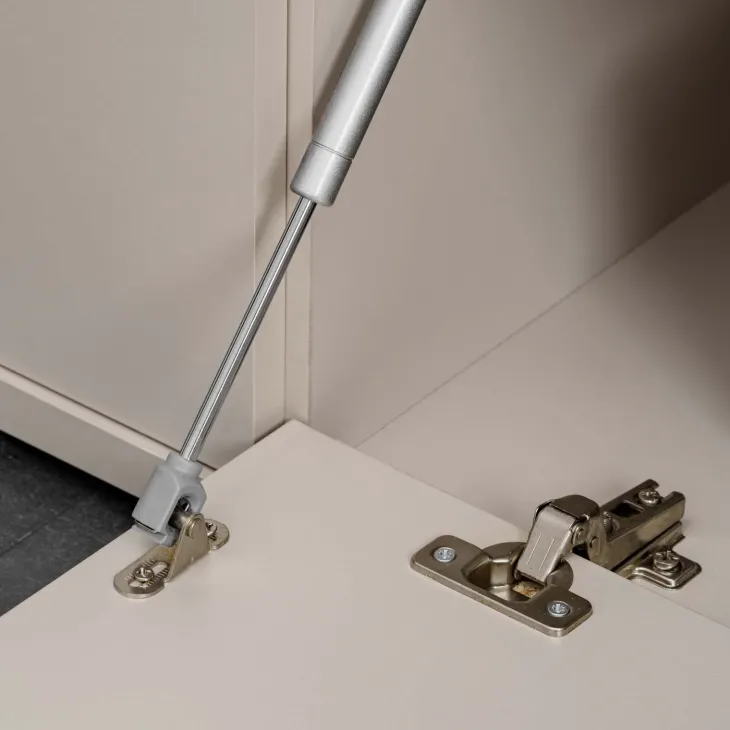 Parete attrezzata 280x175h cm con 2 vetrine beige cashmere e bianco effetto marmo Paula