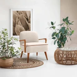 Poltrona moderna design in stoffa beige chiaro e gambe legno noce chiaro Bled
