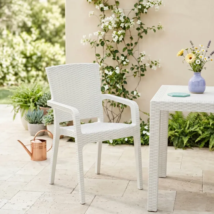 Sedia da giardino esterno bar impilabile con braccioli polipropilene effetto rattan bianco Maddy