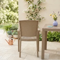 Sedia da giardino esterno bar impilabile con braccioli polipropilene effetto rattan tortora Maddy