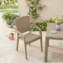 Sedia da giardino esterno bar impilabile con braccioli polipropilene effetto rattan tortora Maddy