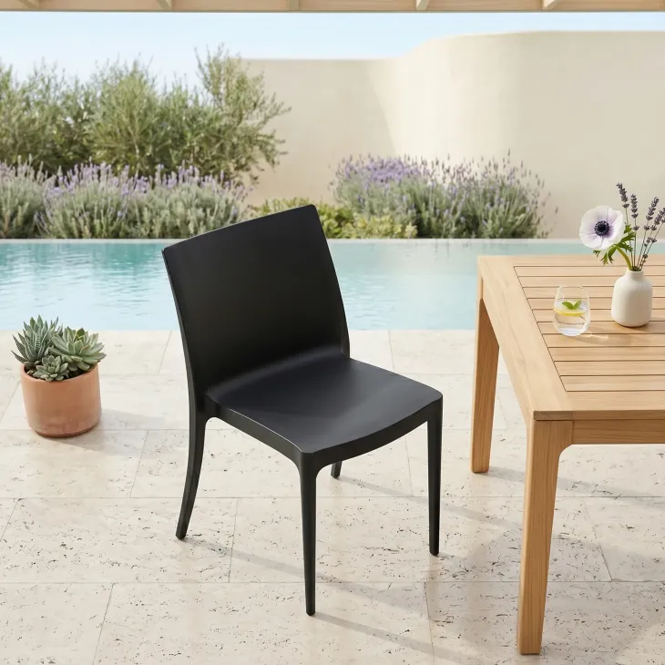 Sedia da giardino impilabile in polipropilene nero Olbia