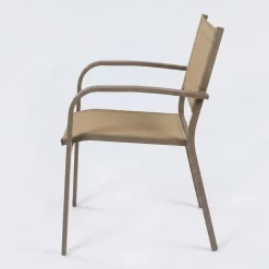 Sedia da giardino impilabile con braccioli tondi in alluminio e textilene tortora Brezza