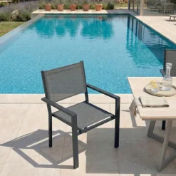 Sedia da giardino impilabile con braccioli quadrati in alluminio antracite e textilene grigio Brezza