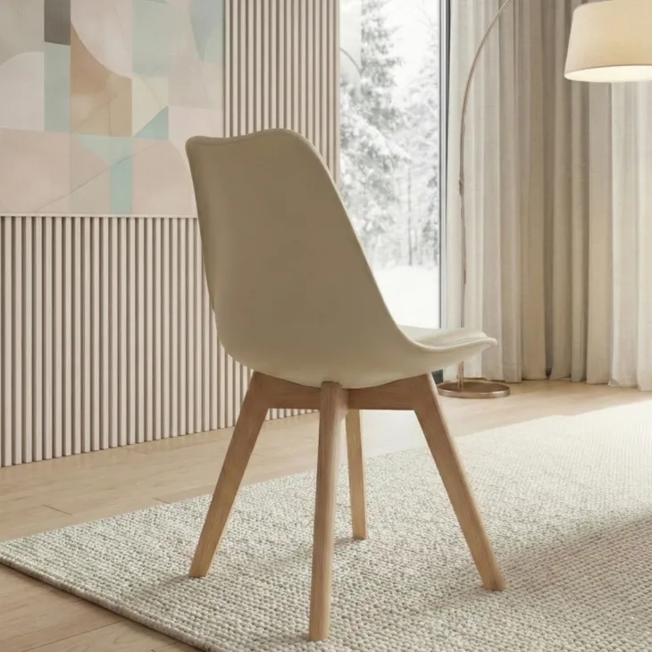 Sedia da pranzo scandinava polipropilene beige cuscino similpelle gambe legno Riccia