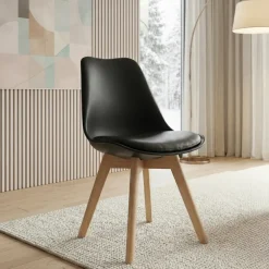 Sedia da pranzo scandinava polipropilene nero cuscino similpelle gambe legno Riccia