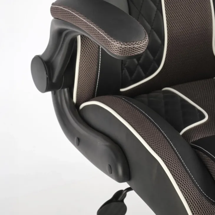 Sedia gaming con ruote e braccioli da ufficio in ecopelle e tessuto nero marrone Victor