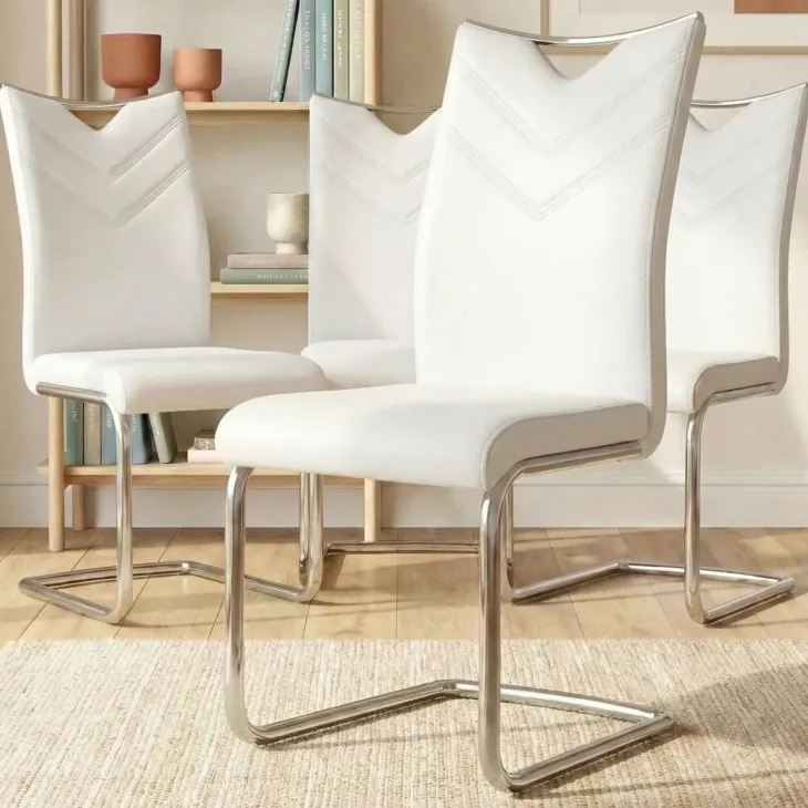 Set 4 sedie sala da pranzo imbottite in ecopelle bianco con gambe in metallo Soraya