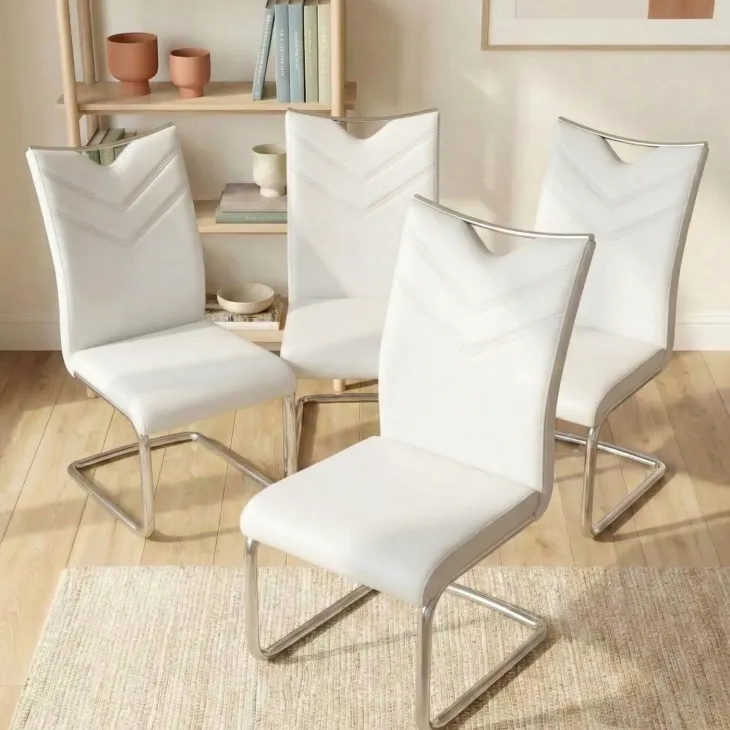 Set 4 sedie sala da pranzo imbottite in ecopelle bianco con gambe in metallo Soraya