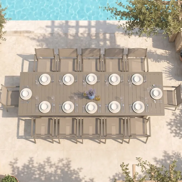 Set tavolo da giardino allungabile 200/300cm tortora + 4 sedie con braccioli quadrati tortora Brezza