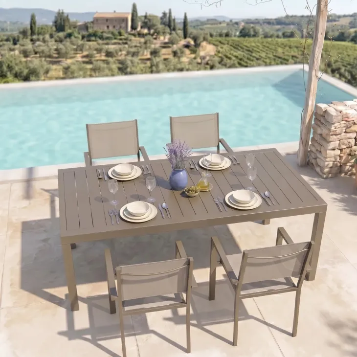 Set tavolo da giardino allungabile 200/300cm tortora + 4 sedie con braccioli quadrati tortora Brezza