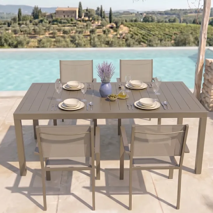 Set tavolo da giardino allungabile 200/300cm tortora + 4 sedie con braccioli quadrati tortora Brezza